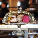 PATISSERIE CAKE PLATE FOOTED W/DOME 32.2X26.2CM - Image 2